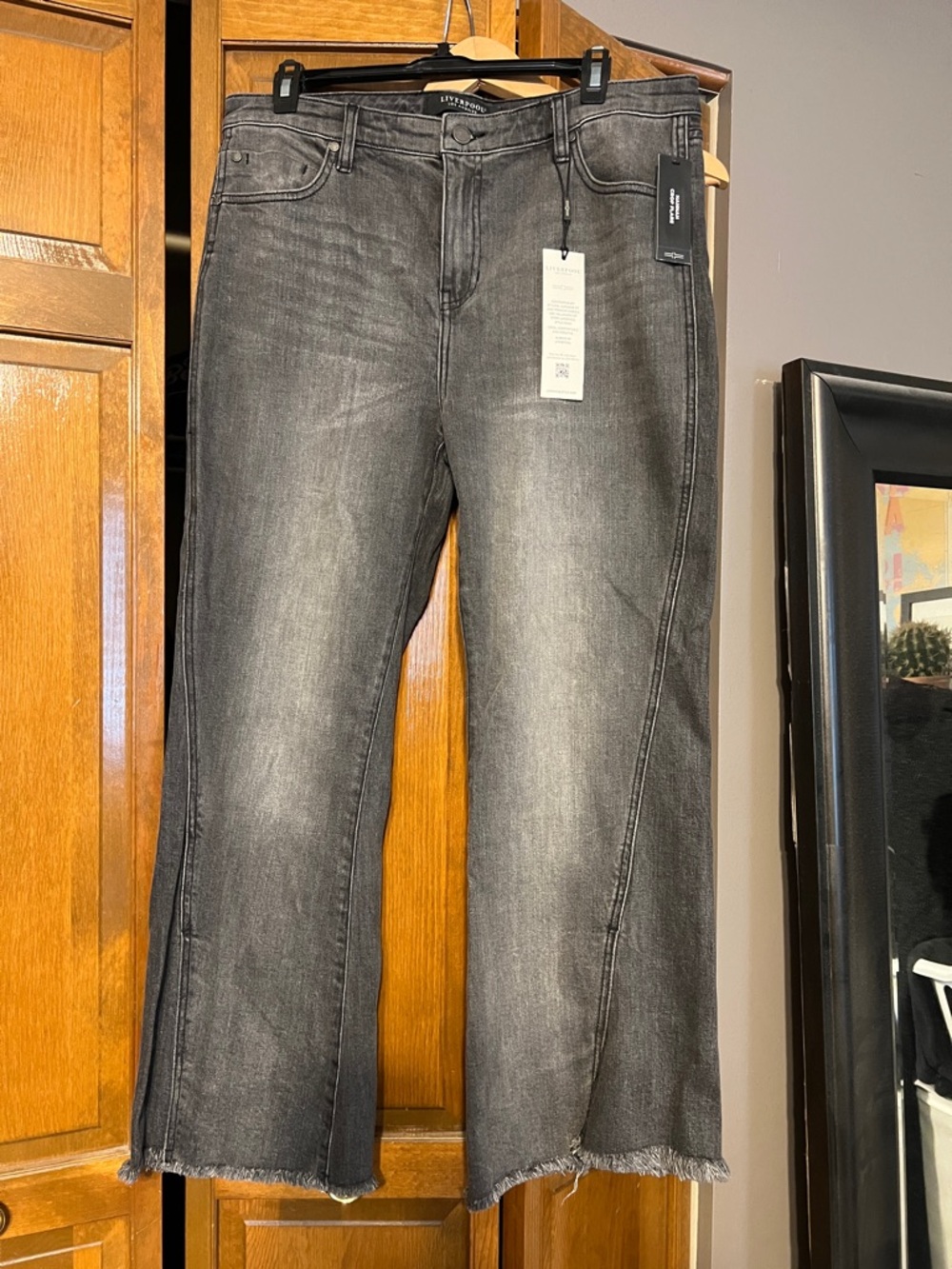 Liverpool Black-Gray Hannah Crop flair Jeans